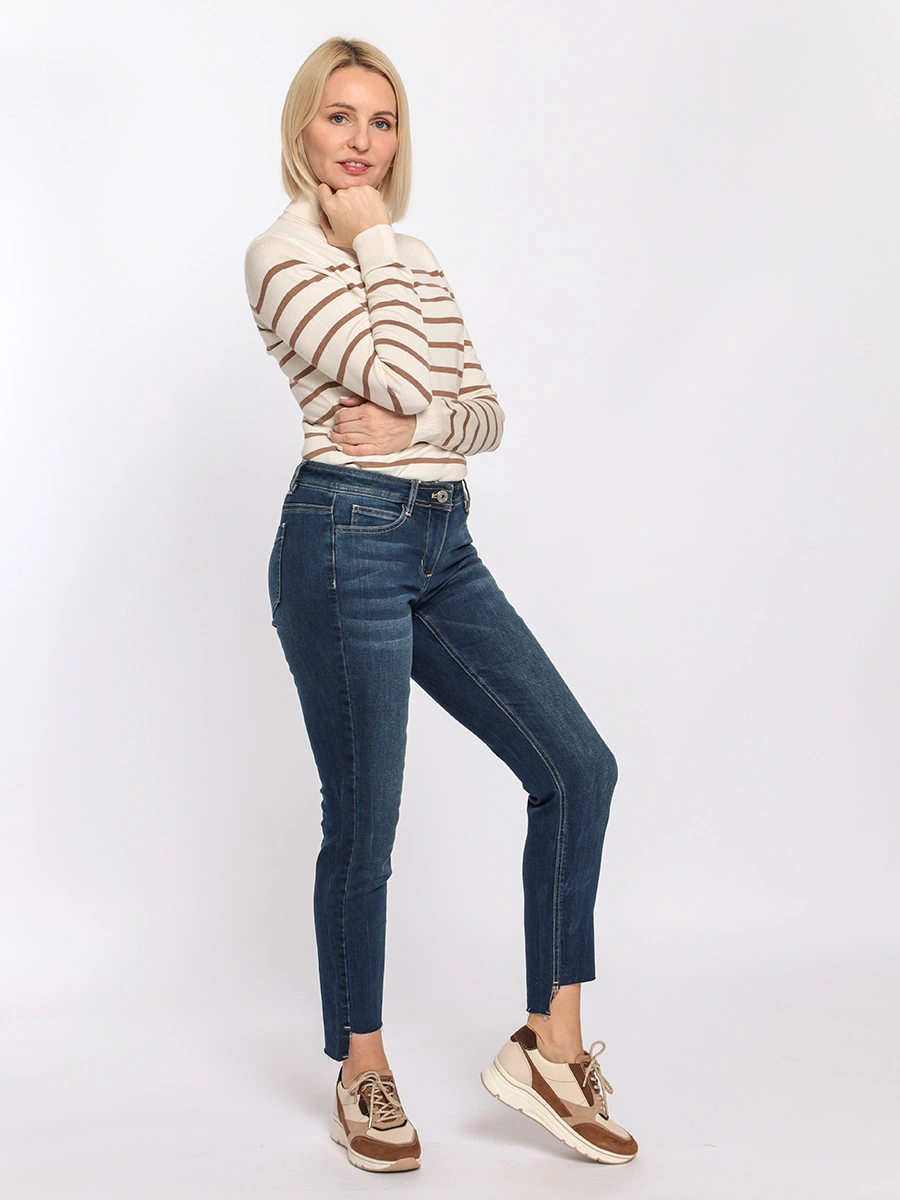 Узкие джинсы с низкой талией